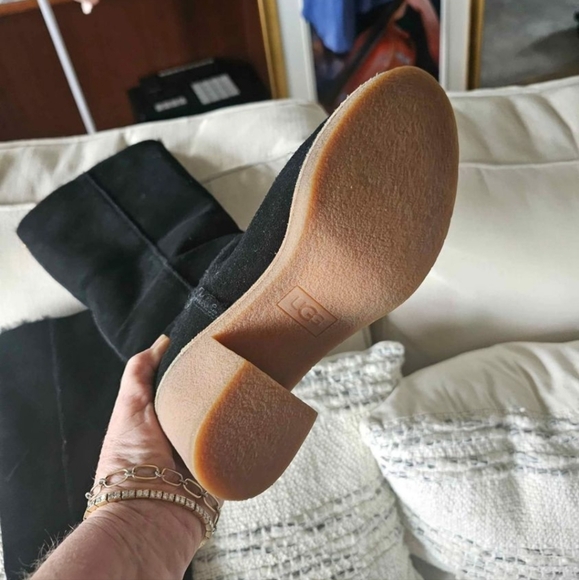 Spanking new UGG boots - Picture 3 of 5
